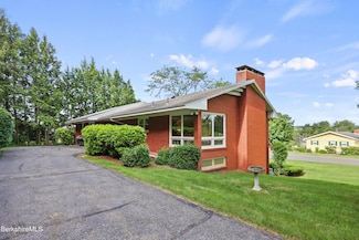 144 Kittredge Rd, Pittsfield, MA 01201