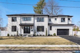 623 Alberta Dr, Paramus, NJ 07652
