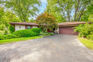 42 Cambridge Ln, Lincolnshire, IL 60069
