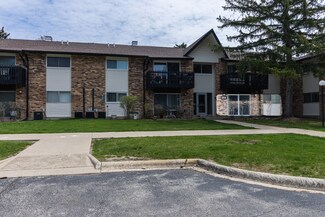 13A Kingery Quarter Unit 102, Willowbrook, IL 60527