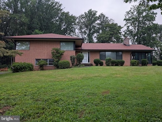 4913 Old Hill Rd, Wilmington, DE 19807