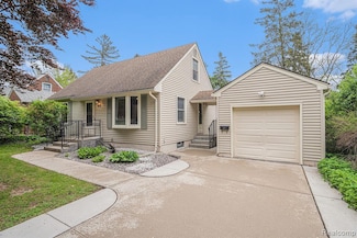 1132 Sabron Dr, East Lansing, MI 48823