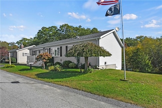 44 Blue Jay St, Tiverton, RI 02878