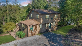 280 Chestnut Bluff Ln, Wirtz, VA 24184