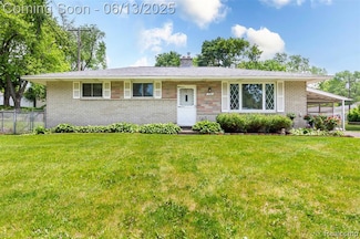 772 Robbinann Dr, Waterford Township, MI 48328
