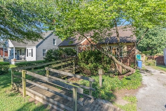 107 Pin Oak Dr, Lexington, KY 40503