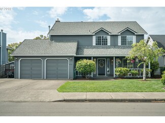 9724 SW Oaks Ln, Portland, OR 97224