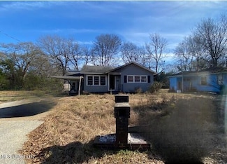 1168 Burns St, Greenville, MS 38701