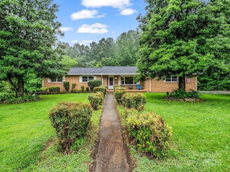 989 Mine Gap Rd, Zirconia, NC 28790