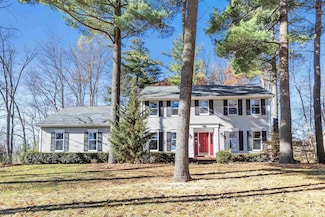 2074 Bradbury Ln, Green Bay, WI 54313