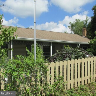 5201 Old Strasburg Rd, Kinzers, PA 17535