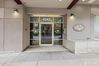 4343 Roosevelt Way NE Unit 102, Seattle, WA 98105