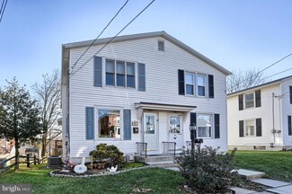 926 Broad St, Akron, PA 17501