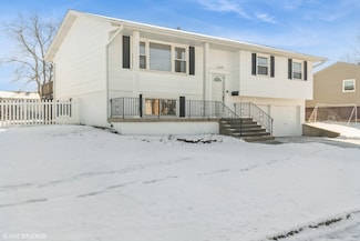 1221 Hartmann Dr, Schaumburg, IL 60193