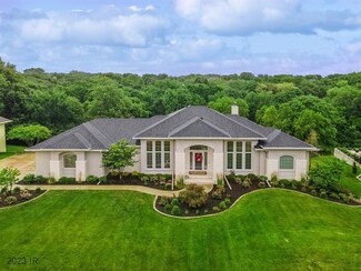 1686 S 49th St, West Des Moines, IA 50265