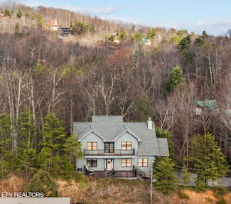 1132 E Foothills Dr, Gatlinburg, TN 37738