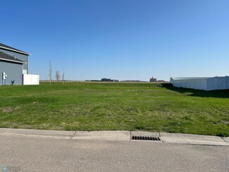 4276 Pine Pkwy S, Fargo, ND 58104