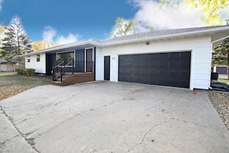 904 N 2nd St, Groton, SD 57445