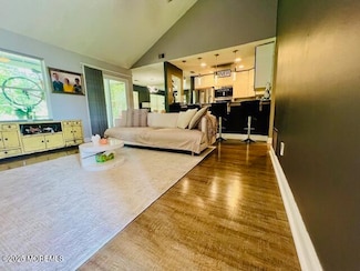 422 Waters Edge Dr, Toms River, NJ 08753