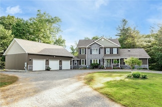 23 Arnold Palmer Dr, Grove City, PA 16127