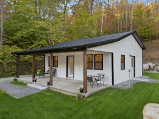 1260 Barnes Mountain Rd, Irvine, KY 40336