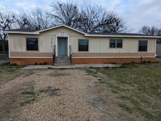 1010 S Wilks Way Dr, Mabank, TX 75147