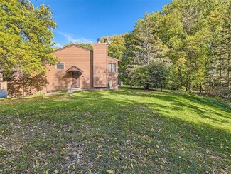 126 W Eagle Lake Dr, Maple Grove, MN 55369