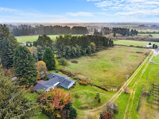 275 N Rossini Ln, Smith River, CA 95567