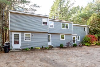 56 River Rd, Topsham, ME 04086
