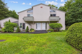 10 Wauwinet Ct, Guilford, CT 06437