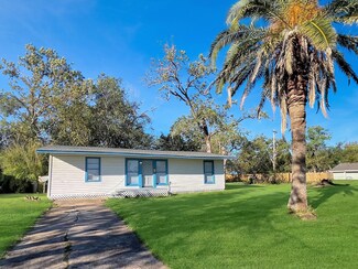 213 Magnolia St, Lake Jackson, TX 77566