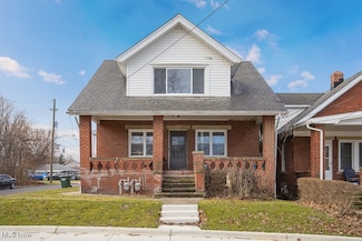 1738 E 296th St, Wickliffe, OH 44092