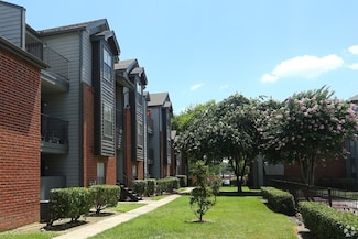 1400 Clarewood Dr, San Marcos, TX 78666