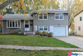 808 Smith Cir, Papillion, NE 68046