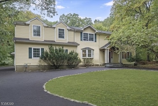 240 Ottowa Ln, Franklin Lakes, NJ 07417