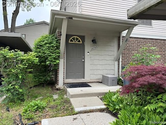 26793 Farmbrook Villa Dr, Southfield, MI 48034