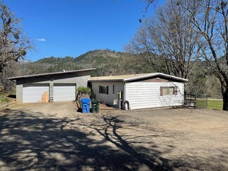 104 Sarma Dr, Shady Cove, OR 97539