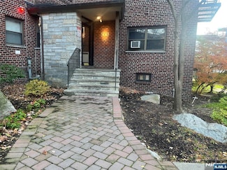 500 Linwood Dr Unit 4H, Fort Lee, NJ 07024