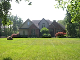 233 Faust Dr, Ortonville, MI 48462