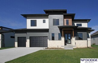 3414 Tree Line Dr, Lincoln, NE 68516