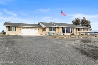 7773 N Wenas Rd, Selah, WA 98942