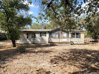 189 Mil Encinos, Adkins, TX 78101