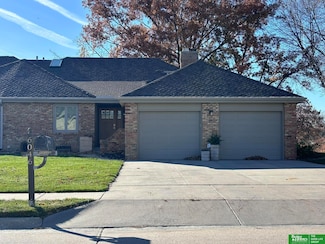 6046 Oak Hills Dr, Omaha, NE 68137