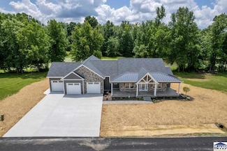 8041 Eastland Ct, Terre Haute, IN 47805