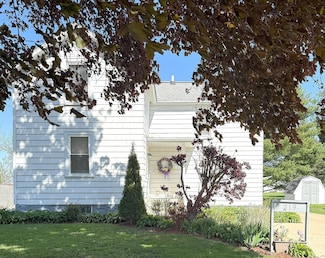 219 N Sycamore St, Franklin Grove, IL 61031