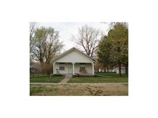 305 E 7th St, Wellsville, KS 66092