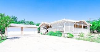 8 Tennis Ct, Brackettville, TX 78832