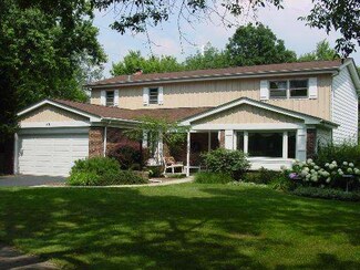 49 Bunting Ln, Naperville, IL 60565