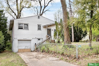 6905 Laurel Ave, Omaha, NE 68104