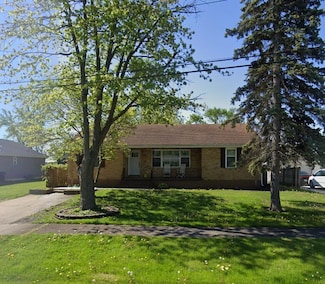 1215 E Farragut St, Crown Point, IN 46307